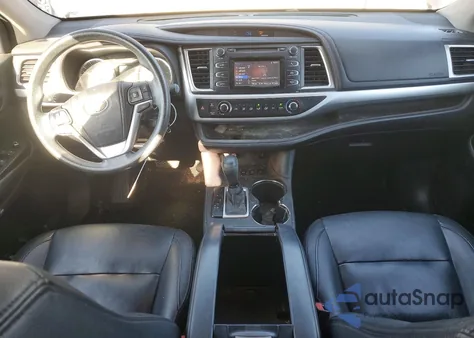 2014 Toyota Highlander Le z USA, uszkodzony, nr VIN 5TDBKRFH7ES043209